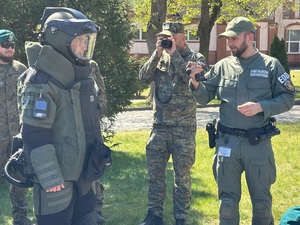 Klasy mundurowe z Kłodzka z wizytą w Nadodrzańskim Oddziale Straży Granicznej Klasy mundurowe z Kłodzka z wizytą w Nadodrzańskim Oddziale Straży Granicznej