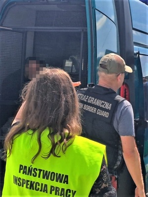 Kontrole cudzoziemców - wspólna akcja funkcjonariuszy Straży Granicznej i policjantów Kontrole cudzoziemców - wspólna akcja funkcjonariuszy Straży Granicznej i policjantów