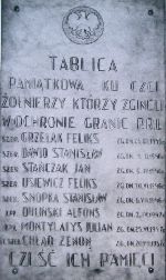 Tablica pamiątkowa ku czci żołnierzy 2 Oddziału Wojsk Ochrony Pogranicza poległych w czasie pełnienia służby w latach 1945 - 1957r.