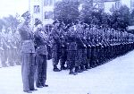 Uroczysty apel na placu w koszarach