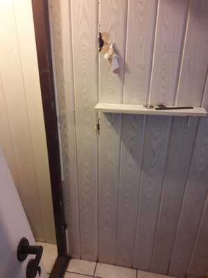 papierosy w ścianie