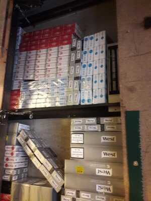 papierosy w ścianie