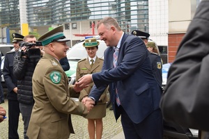 Uroczyste przekazanie aut