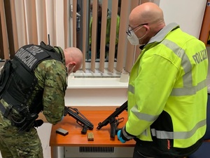 Zabezpieczona broń i amunicja