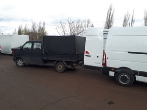 Towar przepakowywany był z auta do auta Towar przepakowywany był z auta do auta