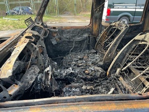 Spalony wrak Mercedesa-Benz klasy G Spalony wrak Mercedesa-Benz klasy G