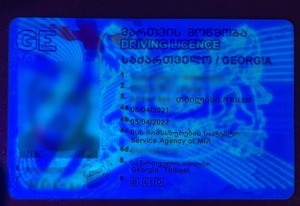 Podrobione gruzińskie prawo jazdy w świetle UV