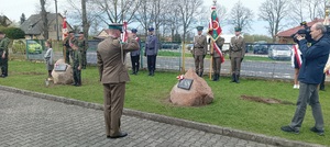 Płk SG Paweł Maziec oddaje honor by upamiętnić ofiary zbrodni katyńskiej Płk SG Paweł Maziec oddaje honor by upamiętnić ofiary zbrodni katyńskiej