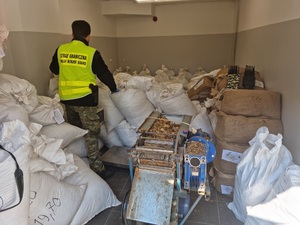 Zatrzymany tytoń w magazynach Straży Granicznej Zatrzymany tytoń w magazynach Straży Granicznej oraz funkcjonariusz SG