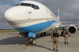 Funkcjonariusze Interwencji Specjalnych Funkcjonariusze Interwencji Specjalnych