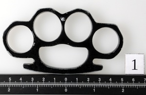 Kastet jako broń biała wymaga zezwolenia Kastet jako broń biała wymaga zezwolenia