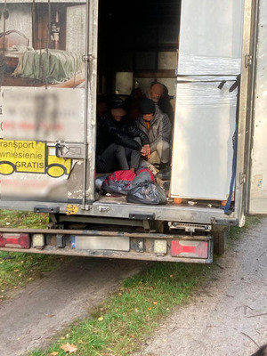 Cudzoziemcy zatrzymani za usiłowanie bezprawnego przekroczenia granicy państwowej Cudzoziemcy zatrzymani za usiłowanie bezprawnego przekroczenia granicy państwowej