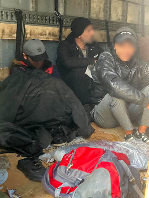 Cudzoziemcy zatrzymani za usiłowanie bezprawnego przekroczenia granicy państwowej Cudzoziemcy zatrzymani za usiłowanie bezprawnego przekroczenia granicy państwowej