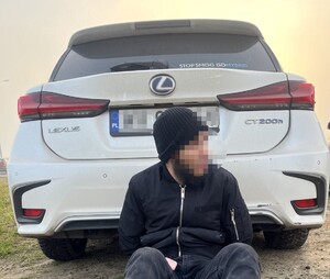 Zatrzymano cudzoziemców podejrzanych o organizowanie przerzutu ludzi przez granicę Zatrzymano cudzoziemców podejrzanych o organizowanie przerzutu ludzi przez granicę