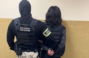 Zatrzymano cudzoziemców podejrzanych o organizowanie przerzutu ludzi przez granicę Zatrzymano cudzoziemców podejrzanych o organizowanie przerzutu ludzi przez granicę