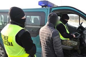 Kontrola przeprowadzana przez funkcjonariuszy Straży Granicznej Kontrola przeprowadzana przez funkcjonariuszy Straży Granicznej