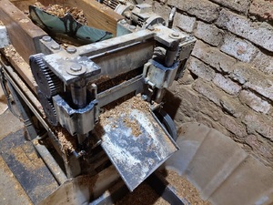 Prowizoryczna krajalnica do tytoniu Prowizoryczna krajalnica do tytoniu