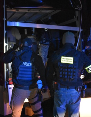 Zatrzymanie 13 cudzoziemców podróżujących "Szlakiem bałkańskim" Zatrzymanie 13 cudzoziemców podróżujących "Szlakiem bałkańskim"