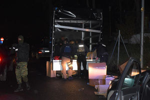 Zatrzymanie 13 cudzoziemców podróżujących "Szlakiem bałkańskim" Zatrzymanie 13 cudzoziemców podróżujących "Szlakiem bałkańskim"