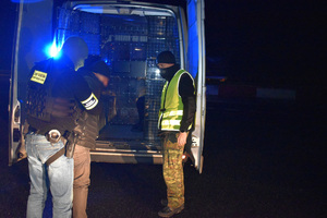 Zatrzymanie 13 cudzoziemców podróżujących "Szlakiem bałkańskim" Zatrzymanie 13 cudzoziemców podróżujących "Szlakiem bałkańskim"