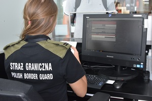 Zatrzymanie cudzoziemców po przylocie do Polski Zatrzymanie cudzoziemców po przylocie do Polski