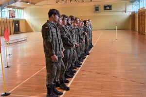 Młodzież przystąpiła do testu sprawności fizycznej dla kandydatów do służby w SG Młodzież przystąpiła do testu sprawności fizycznej dla kandydatów do służby w SG