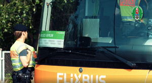 Kontrola dokumentów przez wspólny polsko-niemiecki patrol SG Kontrola dokumentów przez wspólny polsko-niemiecki patrol SG