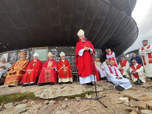 Uroczystości religijne na szczycie Śnieżki Uroczystości religijne na szczycie Śnieżki