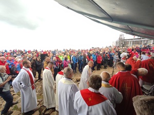 Uroczystości religijne na szczycie Śnieżki Uroczystości religijne na szczycie Śnieżki