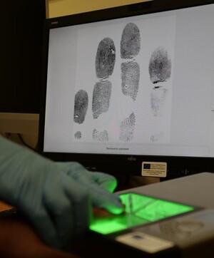 Pobieranie odbitek linii papilarnych Pobieranie odbitek linii papilarnych