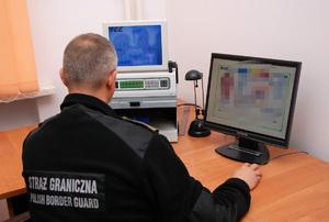 Weryfikacja autentyczności dokumentów Weryfikacja autentyczności dokumentów