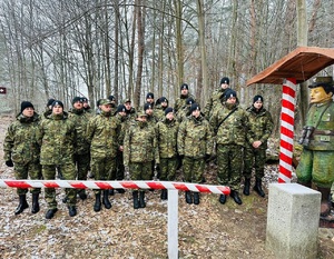 Grupa nowych funkcjonariuszy poznaje historię formacji Grupa nowych funkcjonariuszy poznaje historię formacji