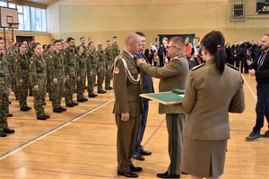 Uroczysta zbiórka w komendzie oddziału w Krośnie Odrzańskim Uroczysta zbiórka w komendzie oddziału w Krośnie Odrzańskim