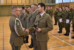 Uroczysta zbiórka w komendzie oddziału w Krośnie Odrzańskim Uroczysta zbiórka w komendzie oddziału w Krośnie Odrzańskim