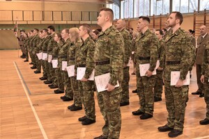 Uroczysta zbiórka w komendzie oddziału w Krośnie Odrzańskim Uroczysta zbiórka w komendzie oddziału w Krośnie Odrzańskim