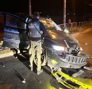 Kierowca pod wpływem narkotyków uciekał przed funkcjonariuszami SG i nie zapanował na autem Kierowca pod wpływem narkotyków uciekał przed funkcjonariuszami SG i nie zapanował na autem