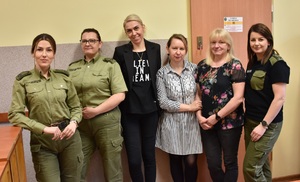 Kobietom z okazji ich święta życzymy wszystkiego najlepszego Kobietom z okazji ich święta życzymy wszystkiego najlepszego