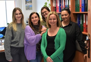 Kobietom z okazji ich święta życzymy wszystkiego najlepszego Kobietom z okazji ich święta życzymy wszystkiego najlepszego