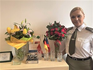 Kobietom z okazji ich święta życzymy wszystkiego najlepszego Kobietom z okazji ich święta życzymy wszystkiego najlepszego