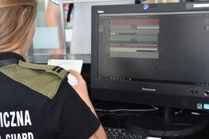 Kontrola dokumentów przez funkcjonariuszy SG Kontrola dokumentów przez funkcjonariuszy SG