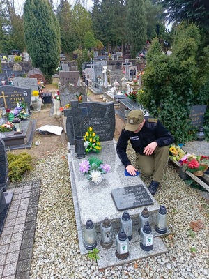 Hołd bohaterskim poprzednikom Hołd bohaterskim poprzednikom