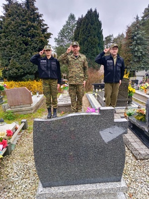 Hołd bohaterskim poprzednikom Hołd bohaterskim poprzednikom