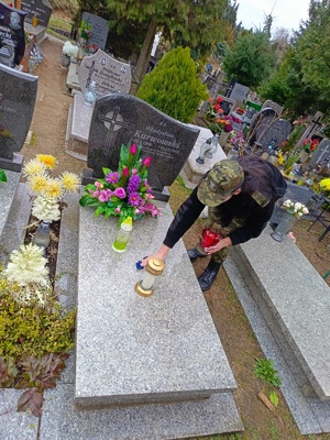 Hołd bohaterskim poprzednikom Hołd bohaterskim poprzednikom