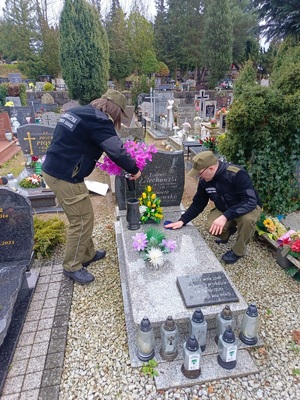 Hołd bohaterskim poprzednikom Hołd bohaterskim poprzednikom