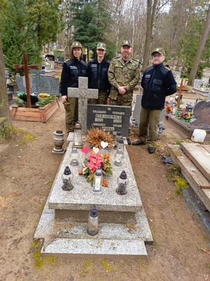 Hołd bohaterskim poprzednikom Hołd bohaterskim poprzednikom