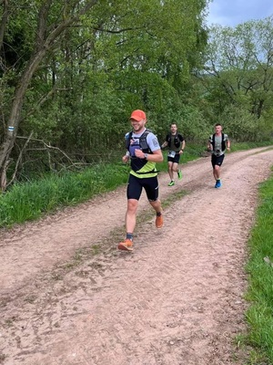 Funkcjonariusz z komendy NoOSG podczas biegu Funkcjonariusz z komendy NoOSG podczas biegu