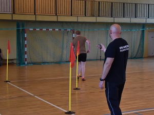 Kandydaci podczas testu sprawnościowego 