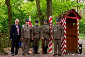 Uroczyste odsłonięcie słupa granicznego 