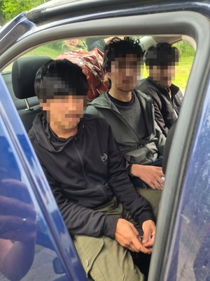 Zatrzymani cudzoziemcy w samochodzie