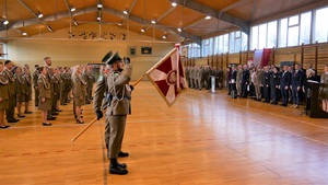 Uroczysty apel z okazji Narodowego Święta Niepodległości w komendzie Nadodrzańskiego Oddziału Straży Granicznej Uroczysty apel z okazji Narodowego Święta Niepodległości w komendzie Nadodrzańskiego Oddziału Straży Granicznej